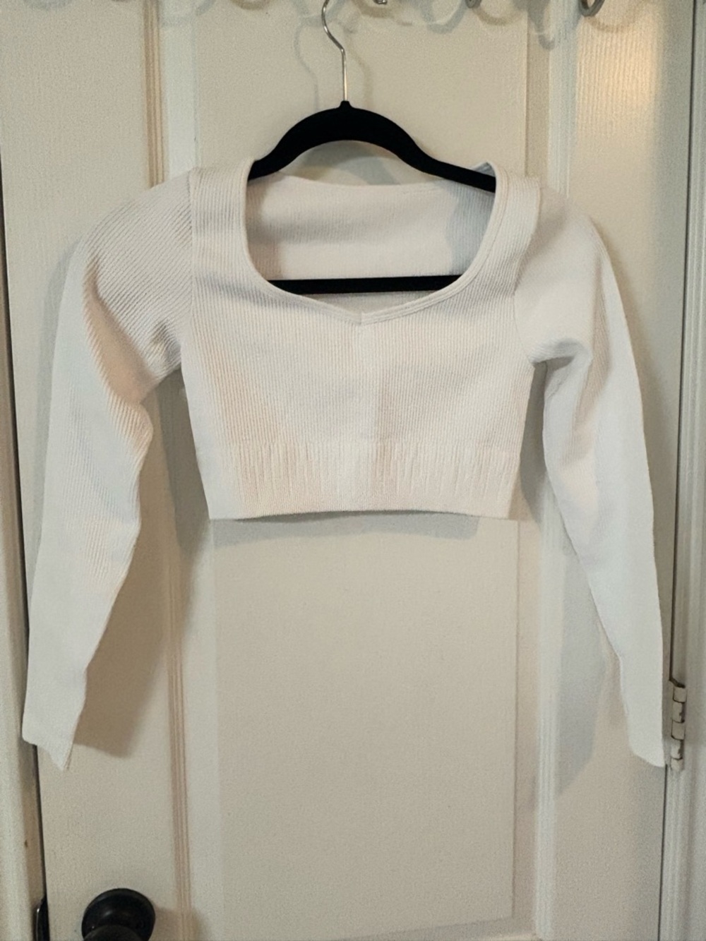 OQQ size S NEW White Ribbed Cropped Scoop Neck Work Out Top Athleisure Gym